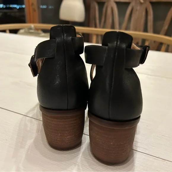 Brioso Verandah Leather Block Heel Sandals, size 8 - Picture 6 of 8